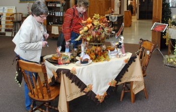 ‘Holiday Tables Spectacular’ Brings a Crowd to Rosewood Gallery